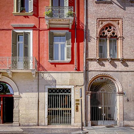 Tra Piazza Erbe E Piazza Bra Raffinata Maison Hotel Верона Екстериор снимка