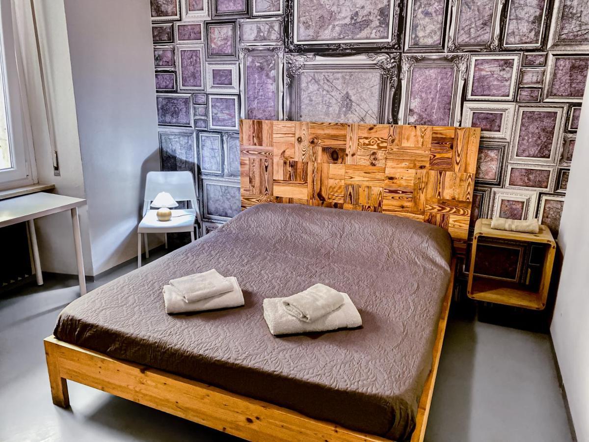 Tra Piazza Erbe E Piazza Bra Raffinata Maison Hotel Верона Екстериор снимка