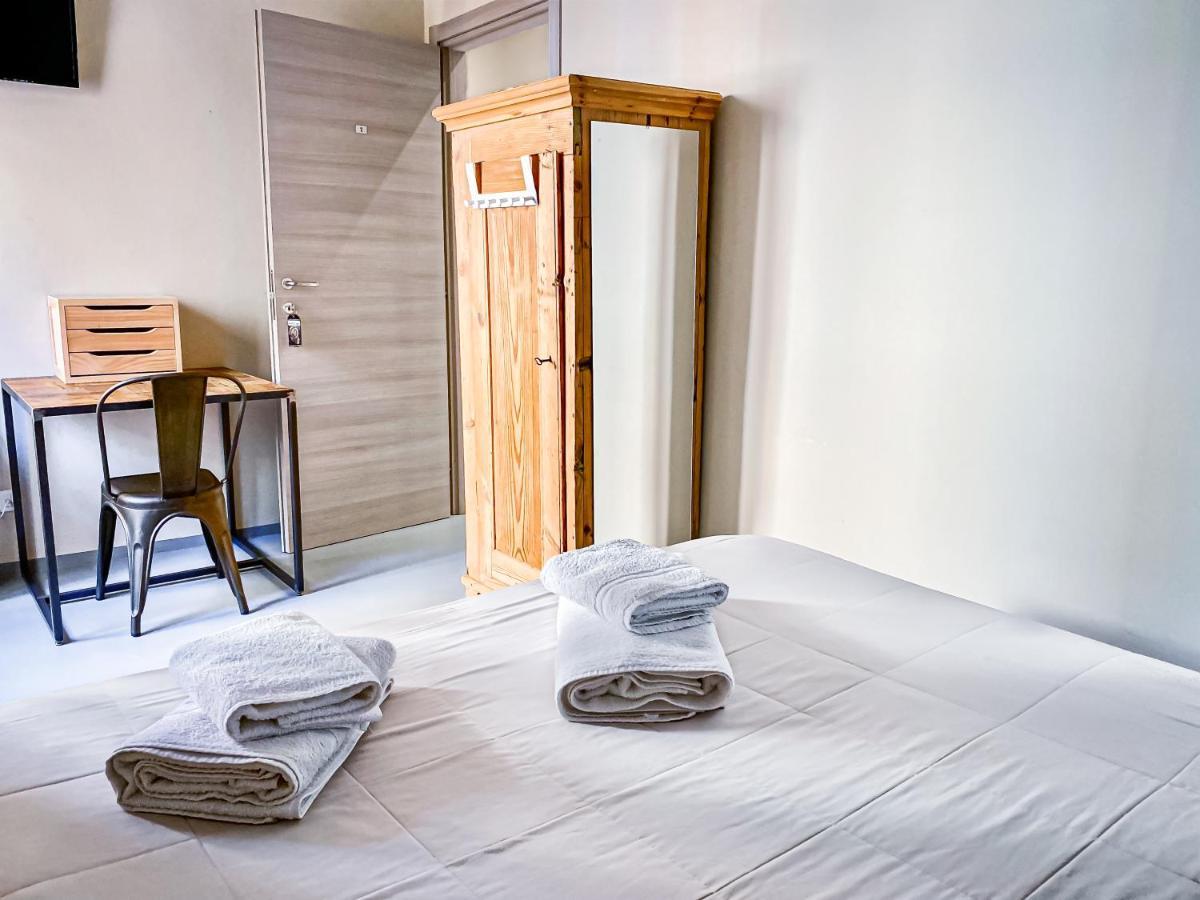Tra Piazza Erbe E Piazza Bra Raffinata Maison Hotel Верона Екстериор снимка